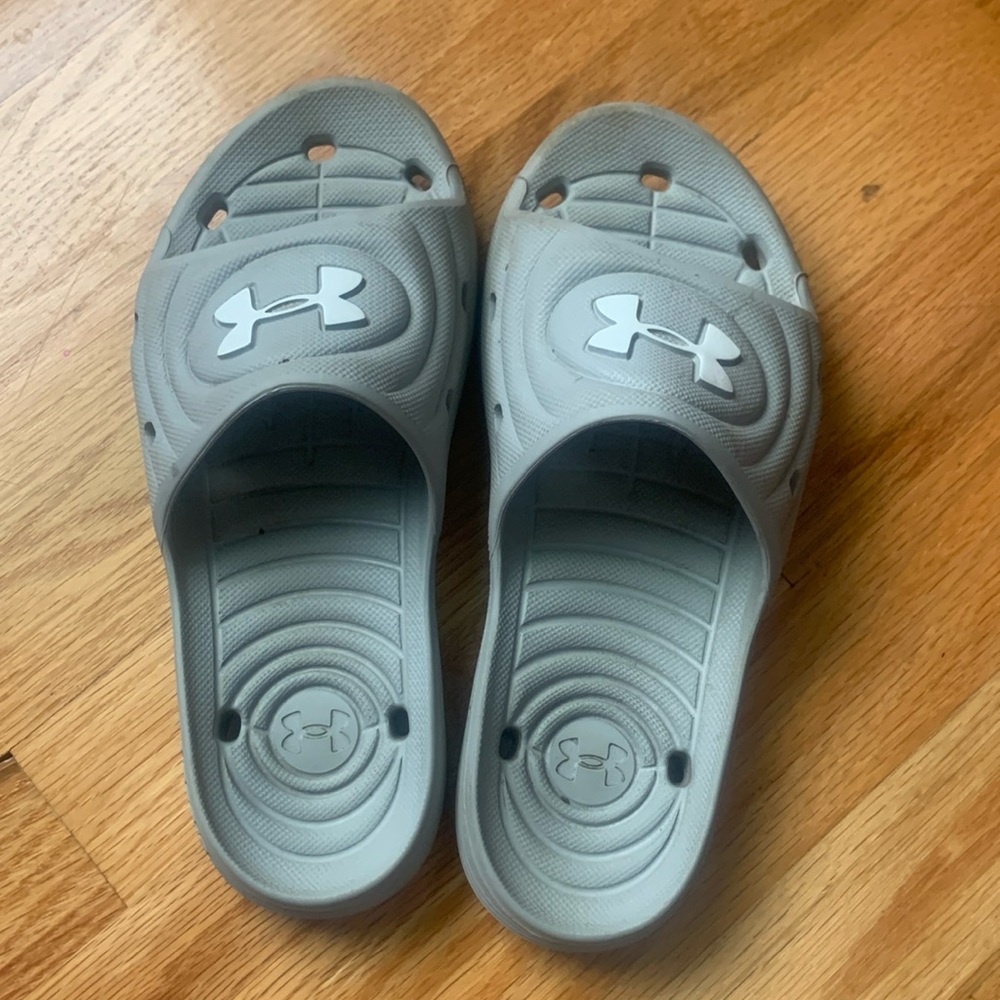 Boys size 4 under armour slides